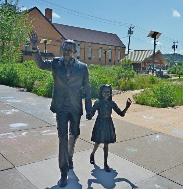 New statue claims park corner as home